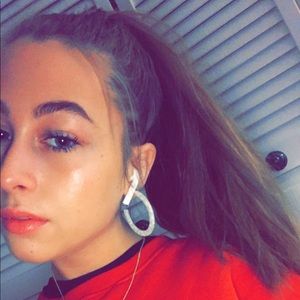 Meet your Posher, Maclain